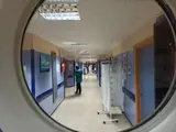 Sanitarios, en un pasillo del Punta de Europa.