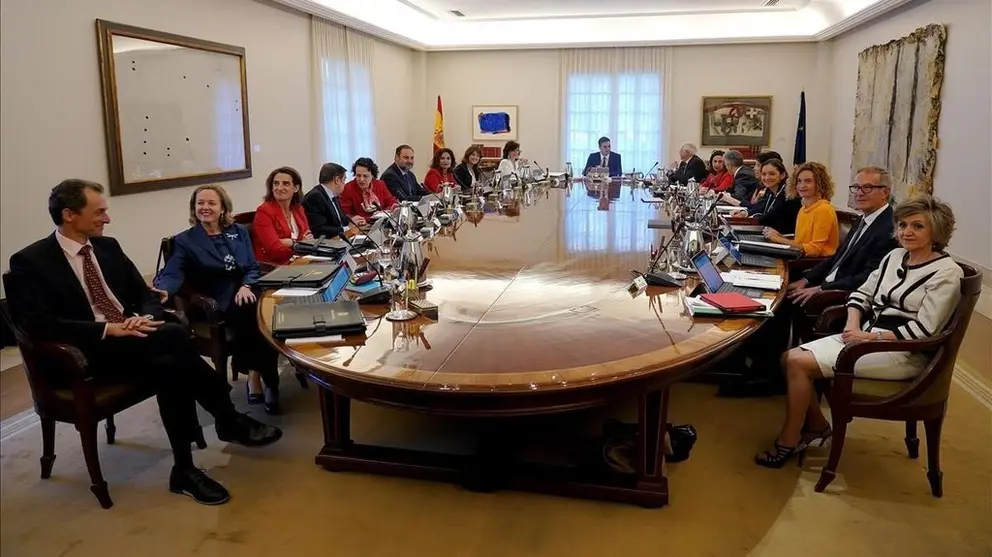 pedro-sanchez-preside-uno-los-ultimos-consejo-ministros-del-ano-que-terminado-1538727041581