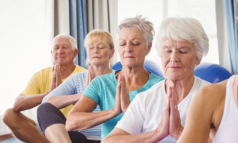 Yoga-para-adultos-mayores