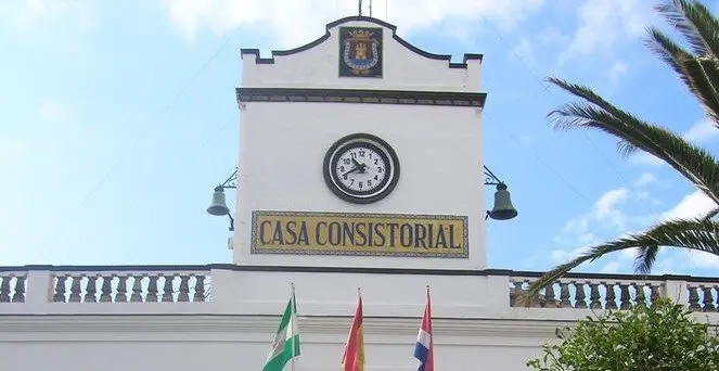 Fachada-Ayuntamiento-Tarifa_1252384769_85594730_667x375