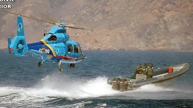 Un helic&oacute;ptero de aduanas en una persecuci&oacute;n de archivo.