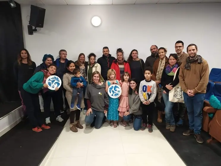 Asistentes tras la asamblea.