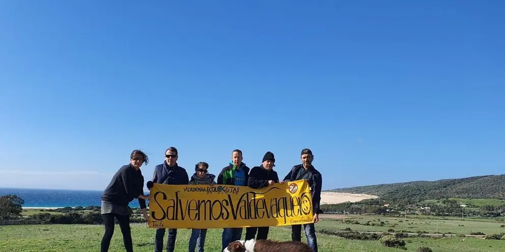 Miembros de Salvemos Valdevaqueros.