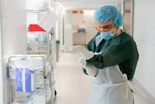 Un sanitario.