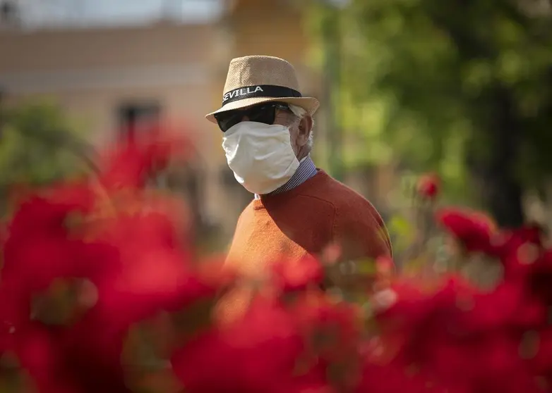 EuropaPress_2867040_hombre_mascarilla_gafas_sol_dia_39_estado_alarma_pais_crisis_coronavirus
