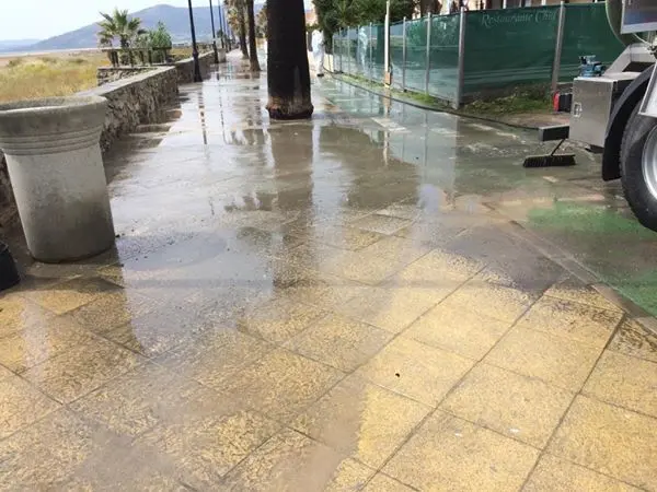 Fecales en la zona de Los Lances.