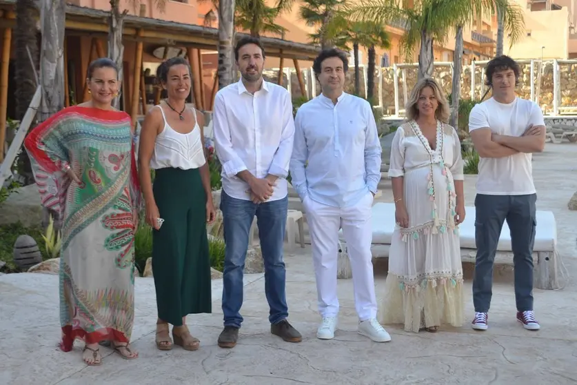 Los chefs, junto a represnetantes municipales.