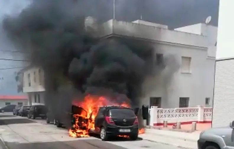 veh&iacute;culo ardiendo