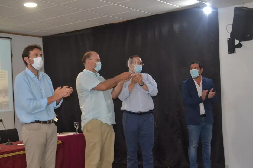 Un momento de la entrega del premio.