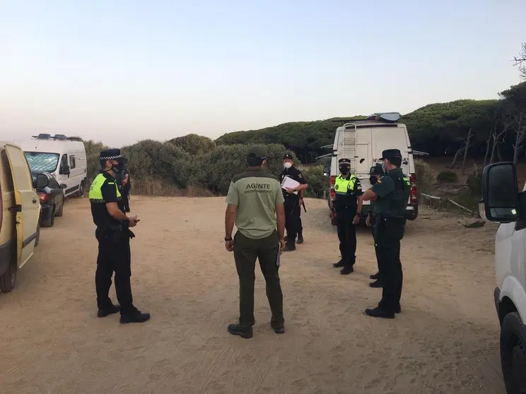 Imagen de archivo de un operativo contra la acampada ilegal en Tarifa
