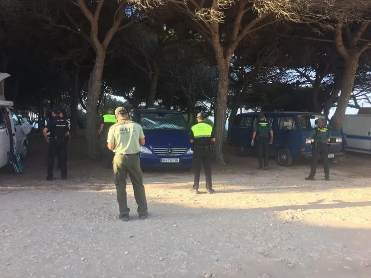 Un momento del operativo contra la acampada ilegal, en archivo.