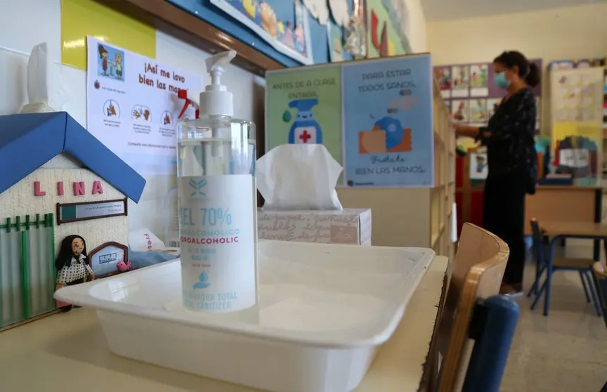 EuropaPress_3307493_gel_hidroalcoholico_aulas_medidad_preventivas_antes_covid-19_antes_inicio