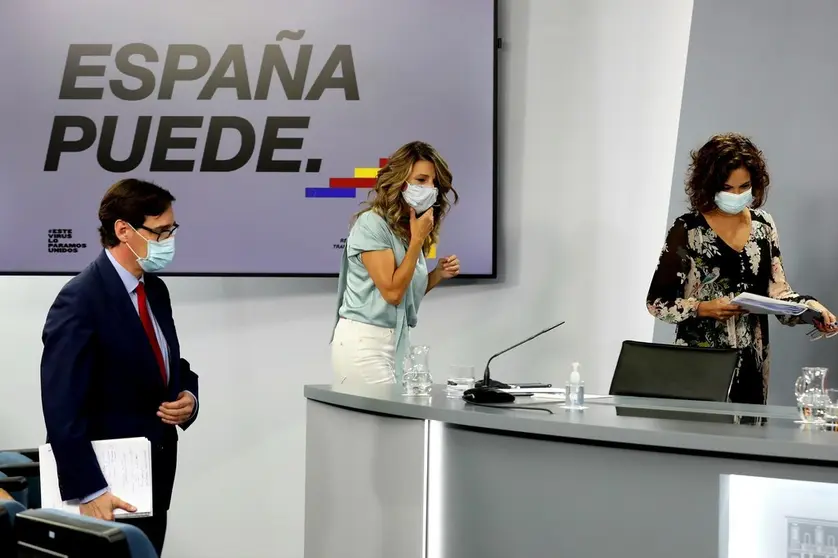 EuropaPress_3333188_i-d_ministro_sanidad_salvador_illa_ministra_trabajo_economia_social_yolanda