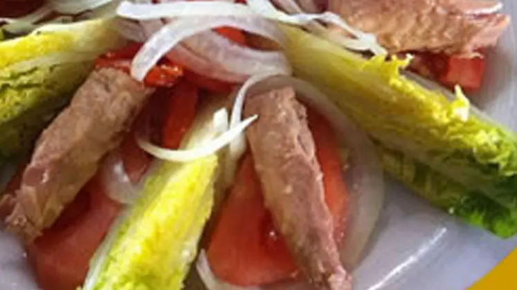 Un plato con melva.