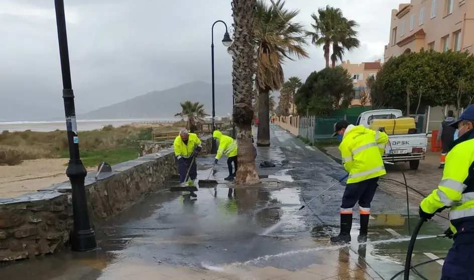 limpieaa del paseo mar&iacute;timo