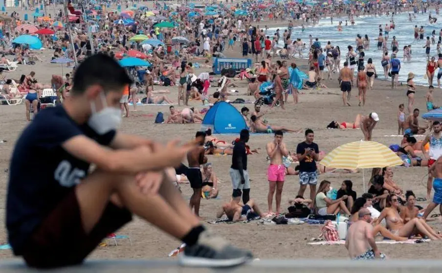 mascarilla en la playa