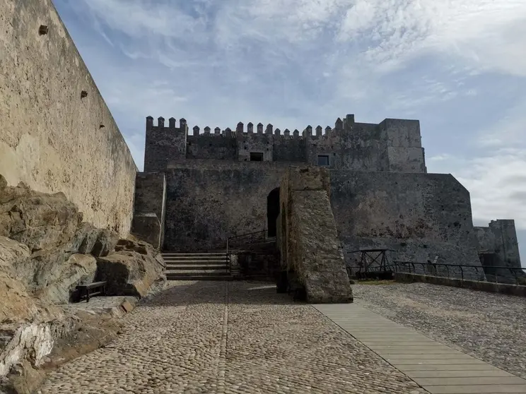 Castillo de Guzm&aacute;n El Bueno.