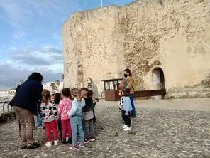 Un grupo de escolares, en la visita.