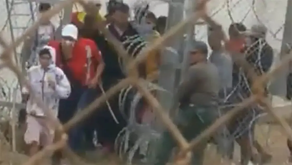la polic&iacute;a marroqu&iacute; abre la valla