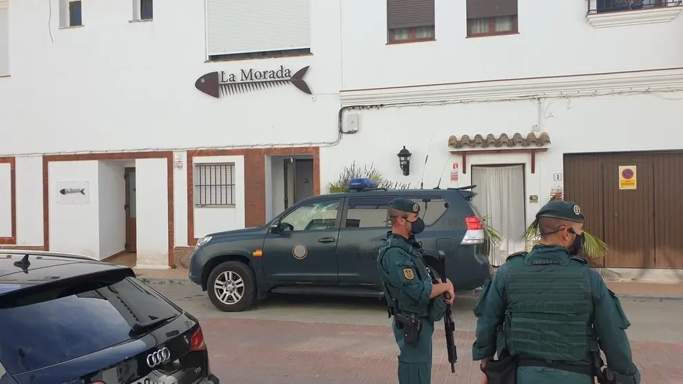 Agentes en Zahara, durante la operaci&oacute;n.