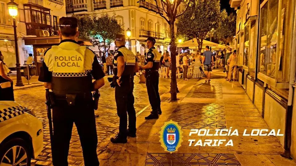 Polic&iacute;a Local, en el centro.