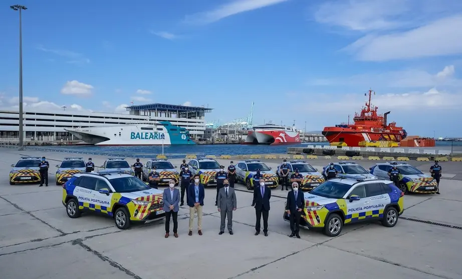 Nuevos coches patrulla h&iacute;bridos 1