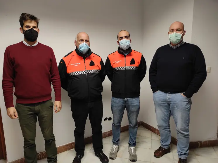 protecci&oacute;n civil entrega de vestuarios