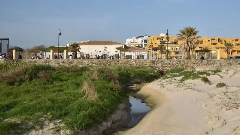 aliviadero-aguas-pluviales-Lances_1311179543_92744546_667x375