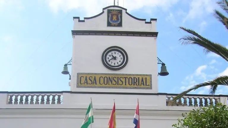 Fachada-Ayuntamiento-Tarifa_1252384769_85594730_667x375