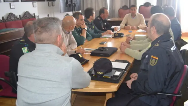 COORDINACION-ACTUACIONES-CONJUNTAS-ACAMPADA-ILEGAL-e1552064324183