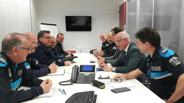 Reuni&oacute;n polic&iacute;as