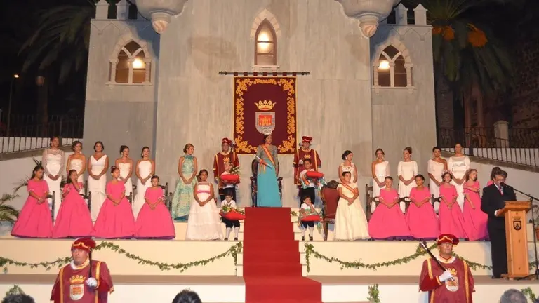 tarifa-corona-a-sus-reinas-de-feria-en-el-castillo-de-santa-catalina