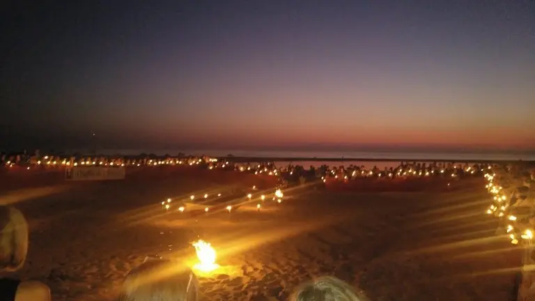 EuropaPress_2397991_Vigilia_de_oraci&oacute;n_por_los_inmigrantes_en_la_playa_de_Los_Lances