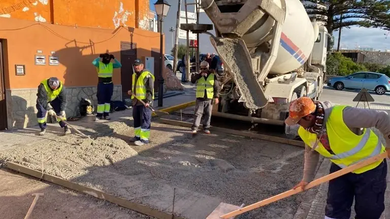 Obreros, trabajando.