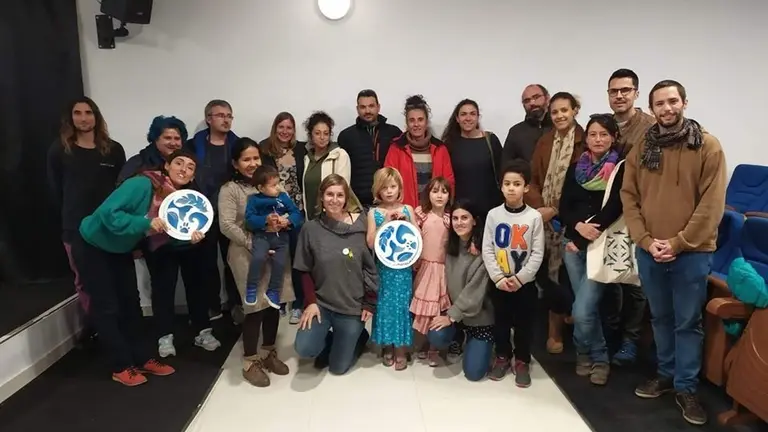 Asistentes tras la asamblea.