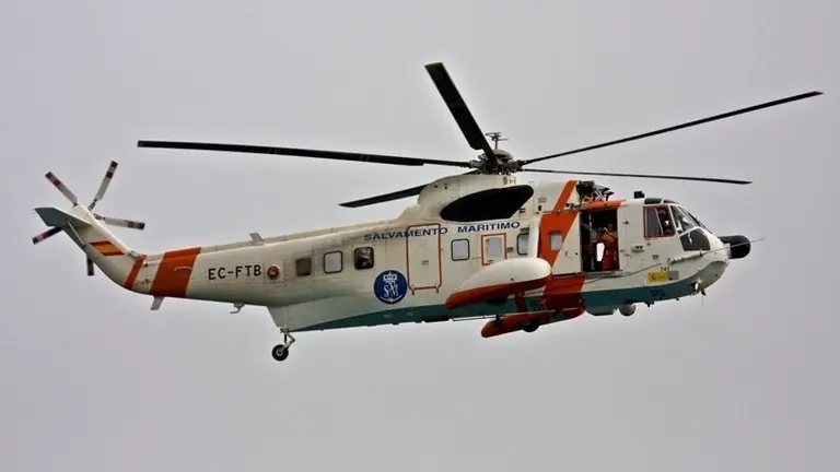 Un helic&oacute;ptero de Salvamento.