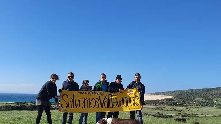 Miembros de Salvemos Valdevaqueros.