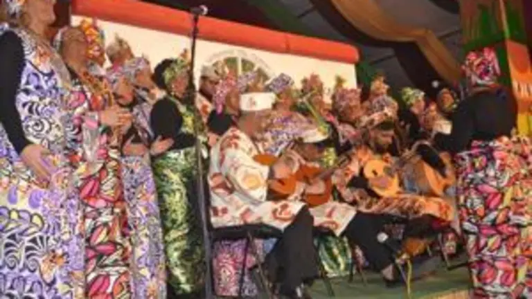 Un momento del coro durante el preg&oacute;n.