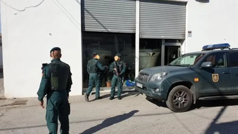 Guardia Civil durante la operaci&oacute;n.