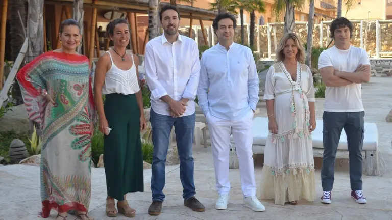 Los chefs, junto a represnetantes municipales.