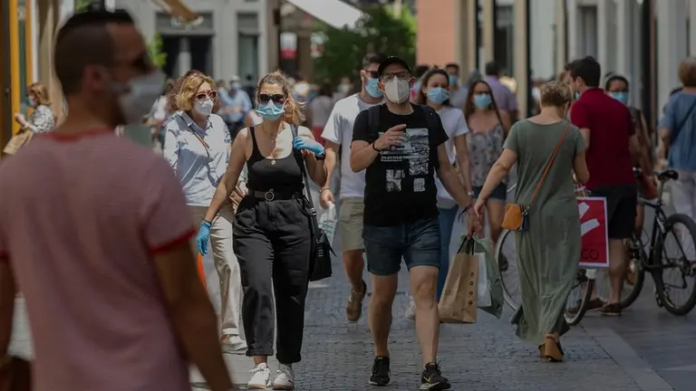 Afluencia de personas en una calle.