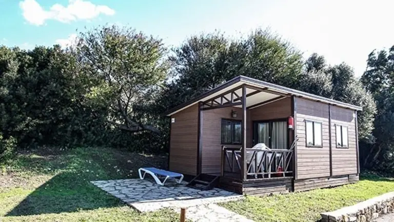 EuropaPress_3175743_bungalow_camping_valdevaqueros