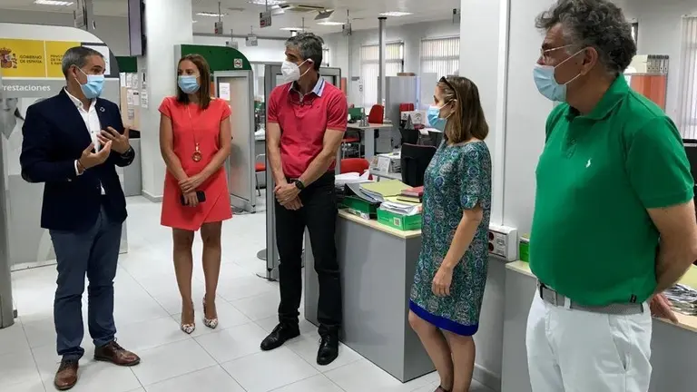 Visita del subdelegado a la oficina de Arcos.