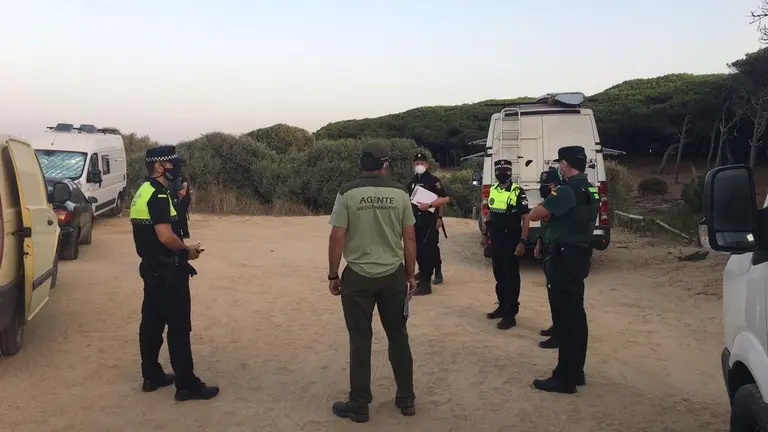 Imagen de archivo de un operativo contra la acampada ilegal en Tarifa