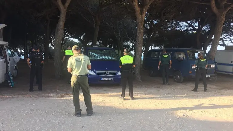 Un momento del operativo contra la acampada ilegal, en archivo.