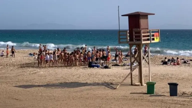 botellon en la playa