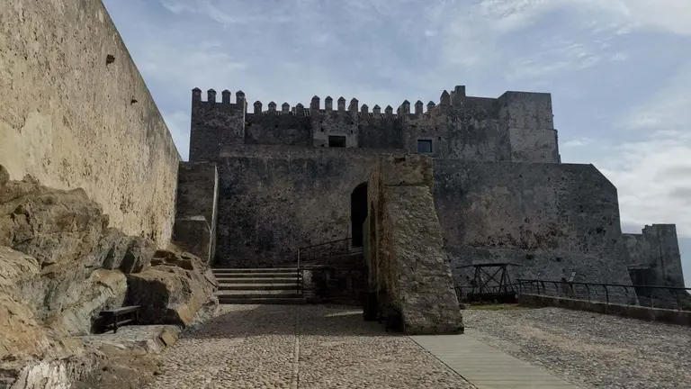 Castillo de Guzm&aacute;n El Bueno.