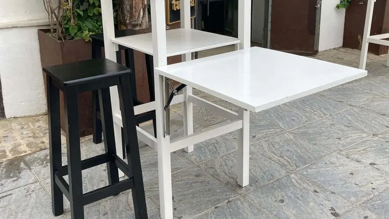 Mesas adaptadas.