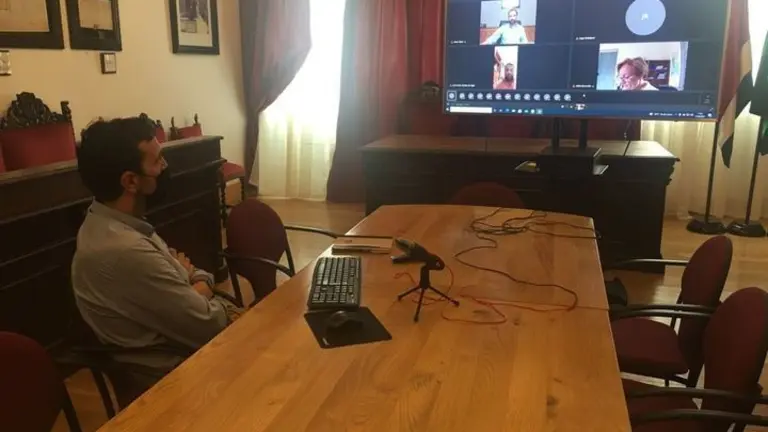 Un instante de la reuni&oacute;n.