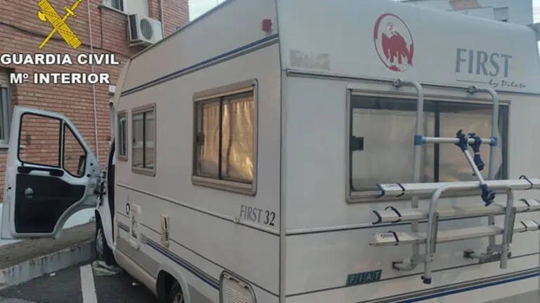 Autocaravana-viajaba-pareja-detenida_1603350248_142744195_667x375